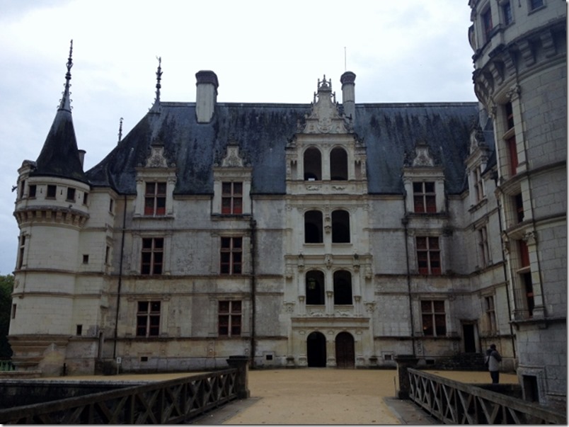 2014-10-12 Loire Valley - Chateau du Azay le Rideau (3) (640x479)