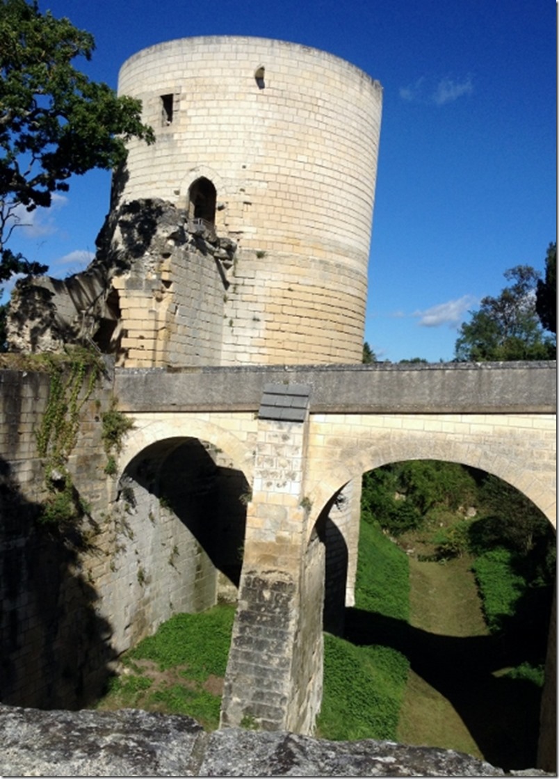 2014-10-13 Loire Valley - Chateau du Chinon & Champigny Sur Verdeu (13) (460x640)