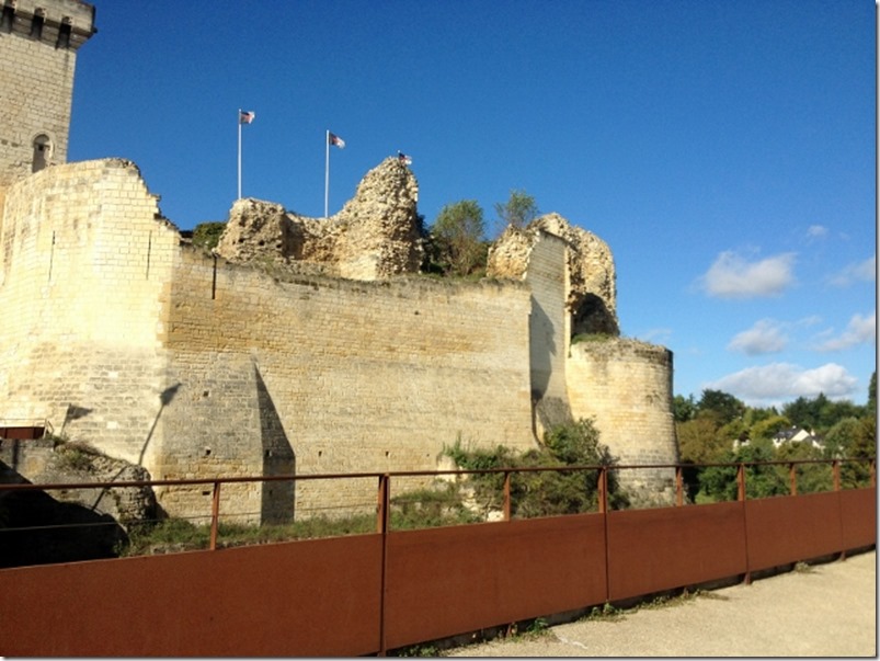 2014-10-13 Loire Valley - Chateau du Chinon & Champigny Sur Verdeu (5) (640x480)