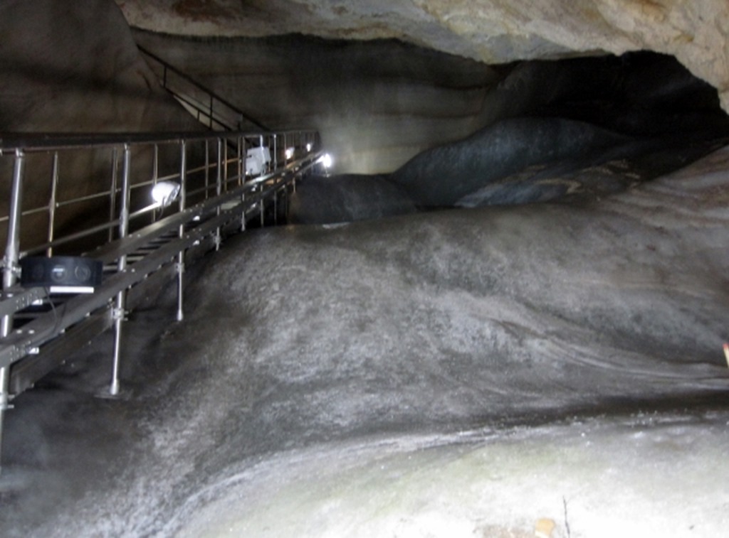 150703 Slovakia - Dobsinska Ice Cave (15) (640x473)